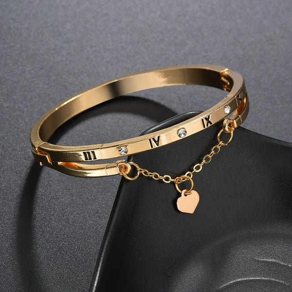 Elegant love heart bracelet