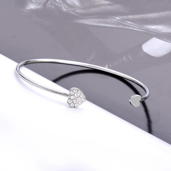 Elegant simple heart bracelet